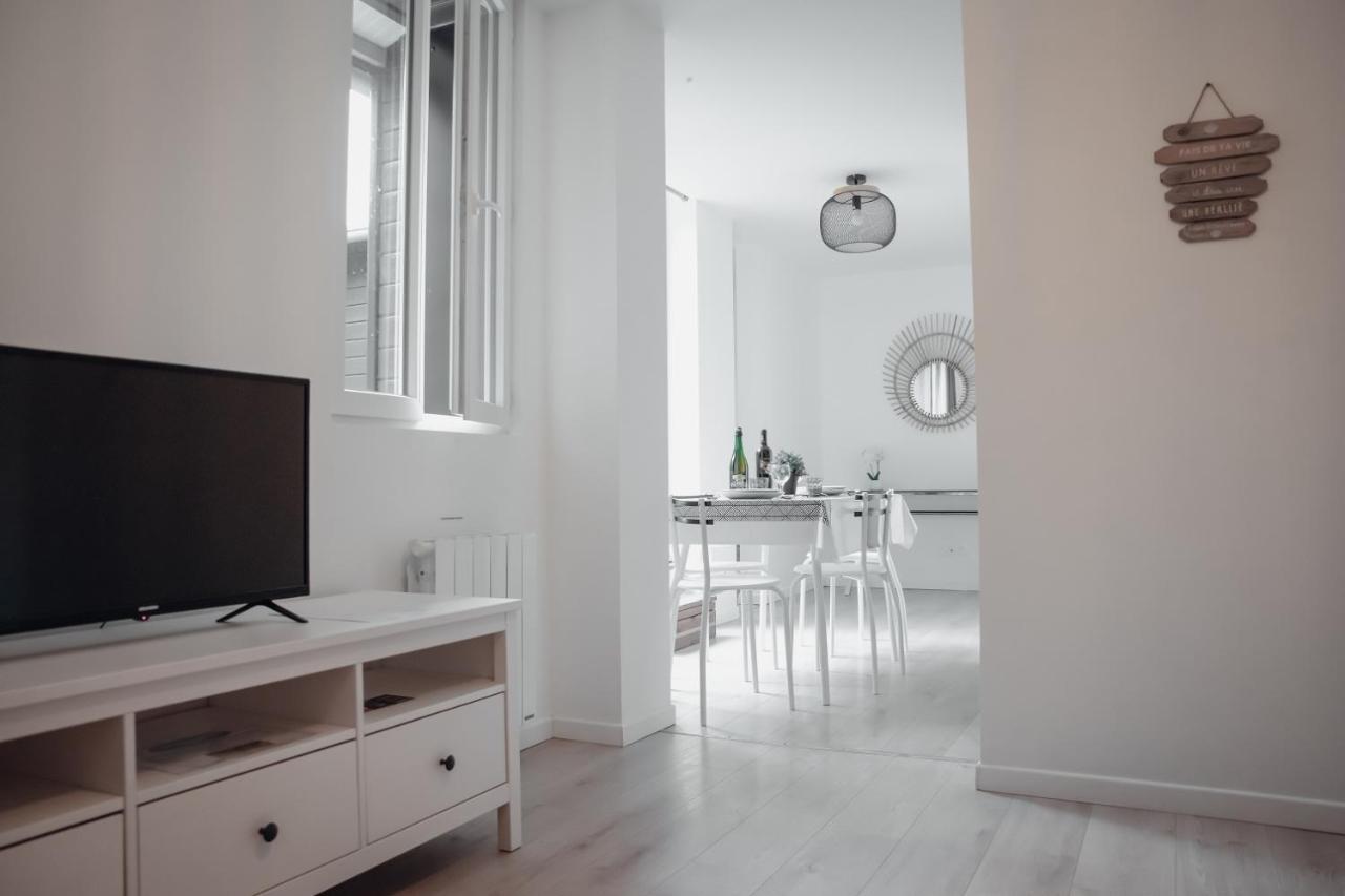 Superbe Appartement Avec Terrasse Au Calme Ernée Exterior foto