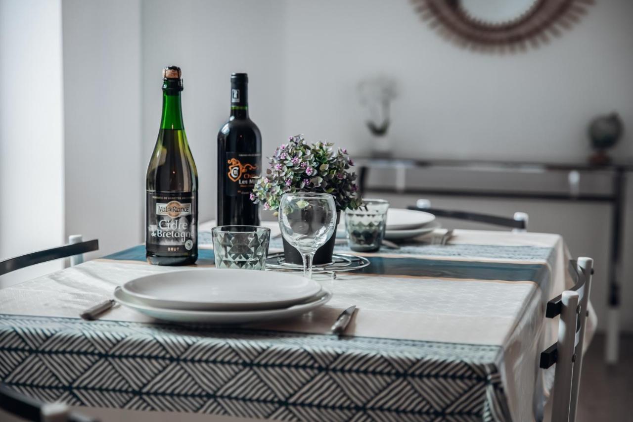 Superbe Appartement Avec Terrasse Au Calme Ernée Exterior foto